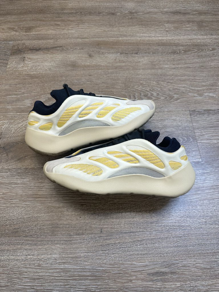 Preowned Yeezy 700 Safflower Size 11