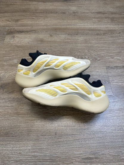 Preowned Yeezy 700 Safflower Size 11