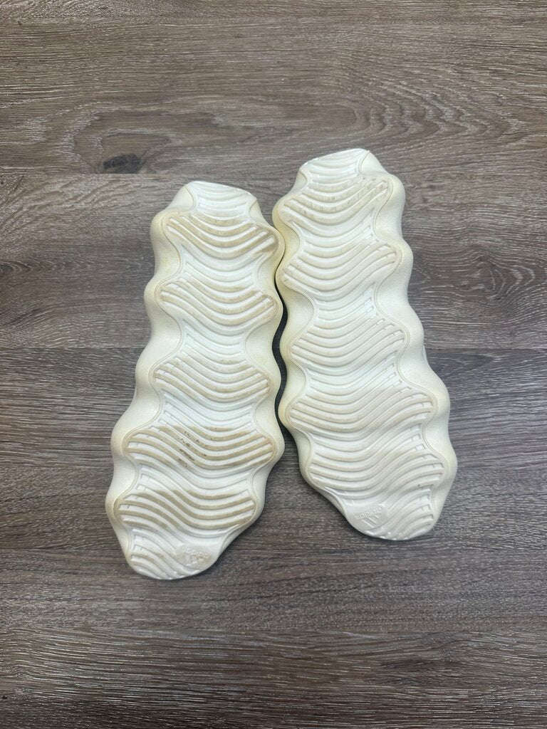 Preowned Yeezy 450 Cloud White Size 8.5