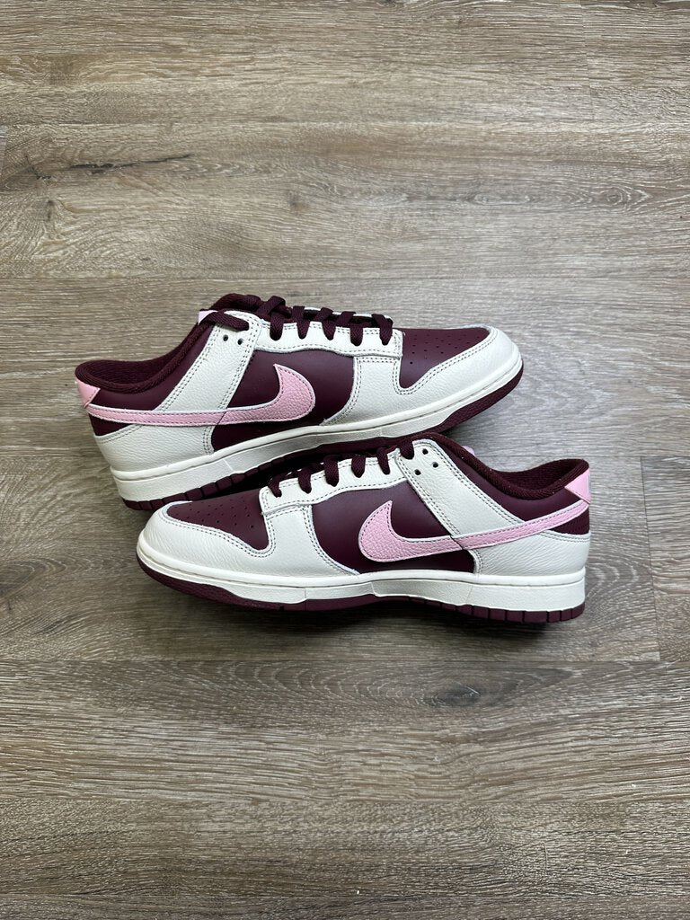 New Dunk Low Valentine Size 9.5 (No Box)