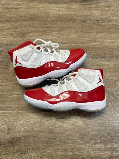 Preowned Jordan 11 Cherry sz.8(NO BOX)