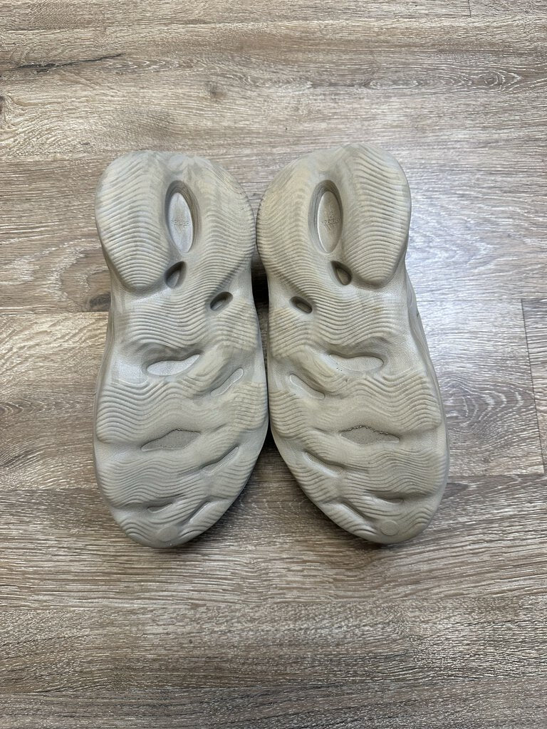 New Yeezy Foamrunner Stone Size 12