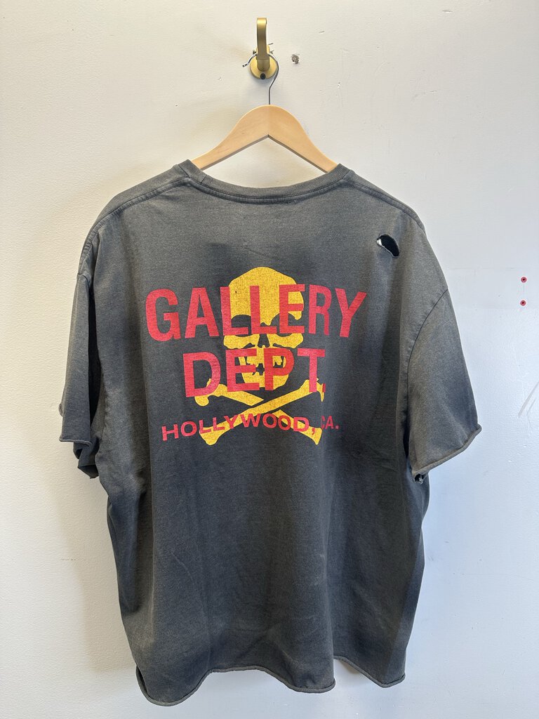 Preowned Gallery Dept. Skull Cropped Tee Size XXL