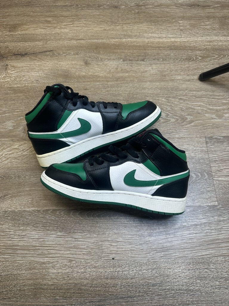 Preowned Jordan 1 Green Toe sz.6y