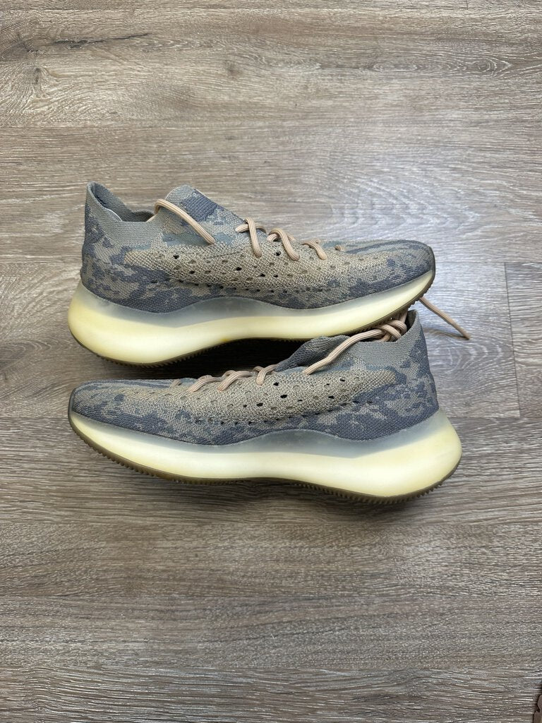 Preowned Yeezy 700 Tan Size 10