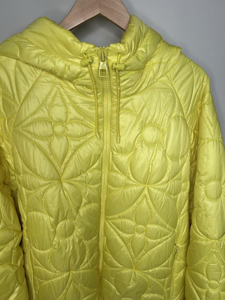 Preowned Louis Vuitton Floral Puffer Zip Yellow sz.56