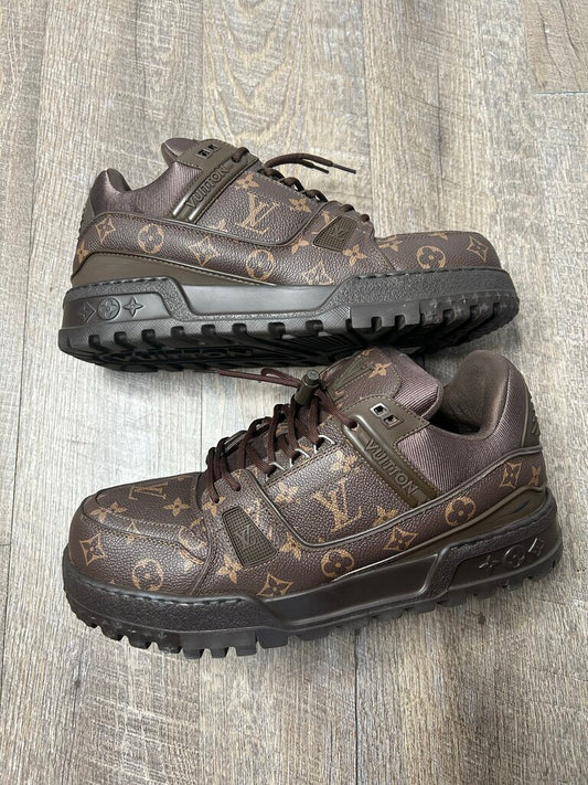 Preowned Louis Vuitton Maxi Brown Monogram Size 11LV (13M) (No Box)