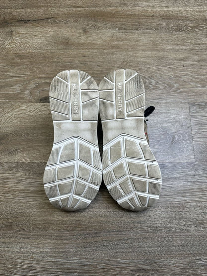 Preowned Burberry Runner Size 41 (No Insole)