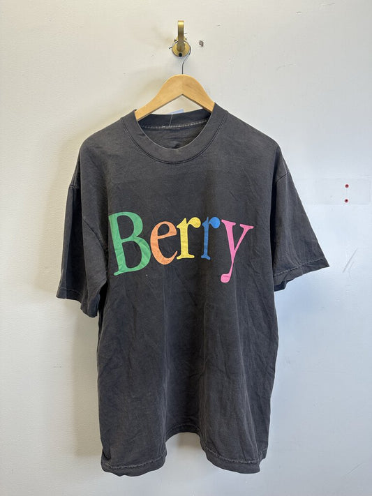 Preowned gv Gallery Berry Black Tee Size Large