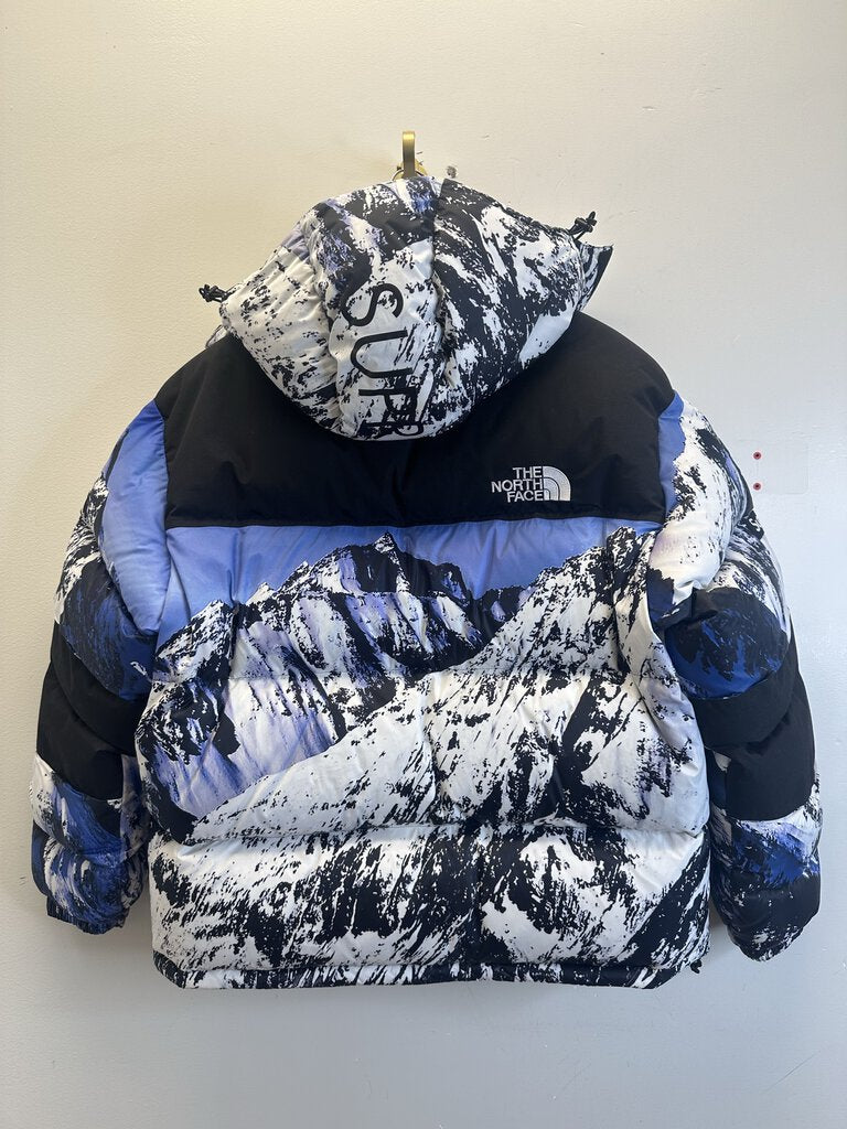 Preowned Supreme TNF Mountains Puffer Size Large