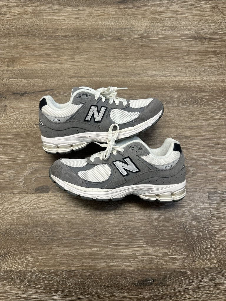 Preowned New Balance 2002R Grey Size 7