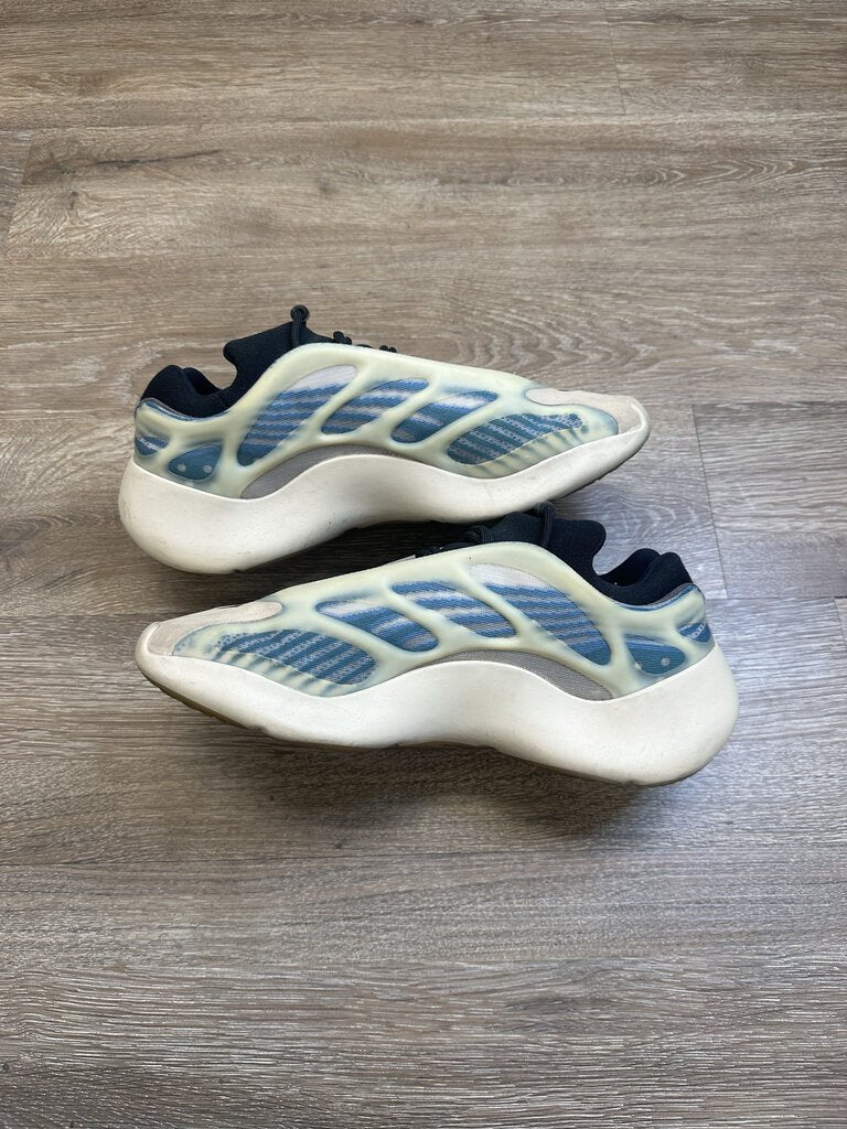 Preowned Yeezy 700 Kyanite Size 11.5