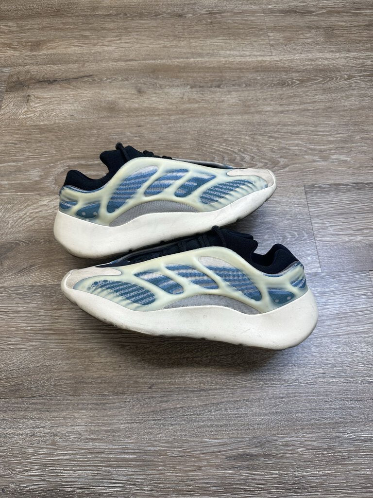 Preowned Yeezy 700 Kyanite Size 11.5