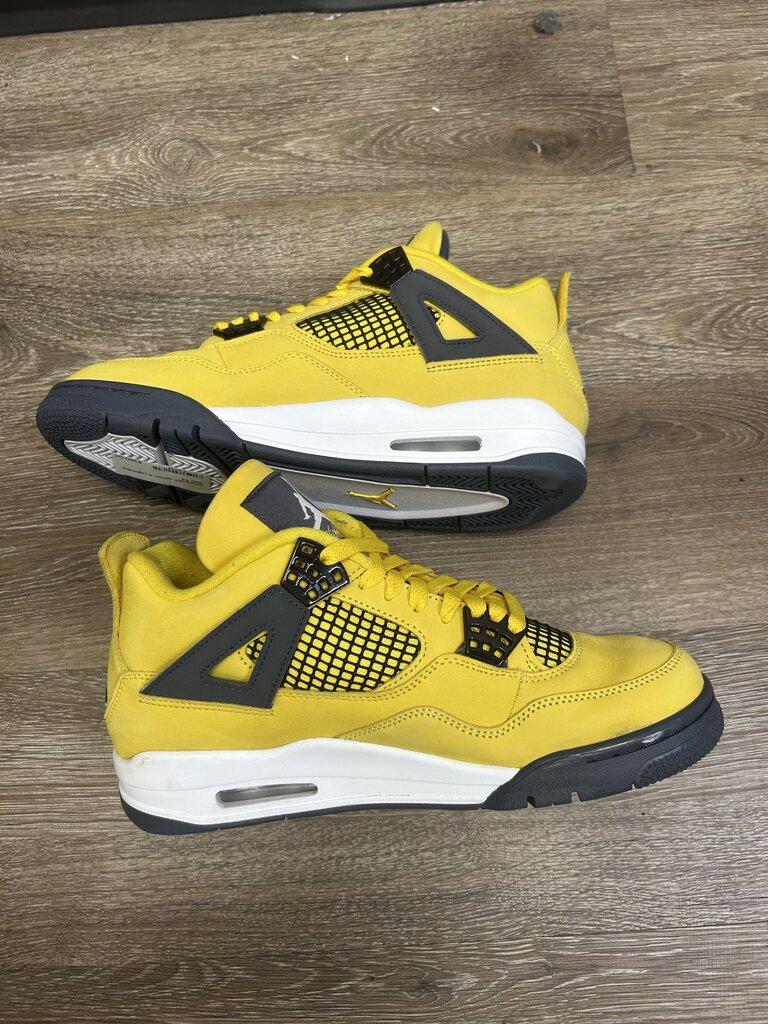 Preowned Jordan 4 Size 8.5