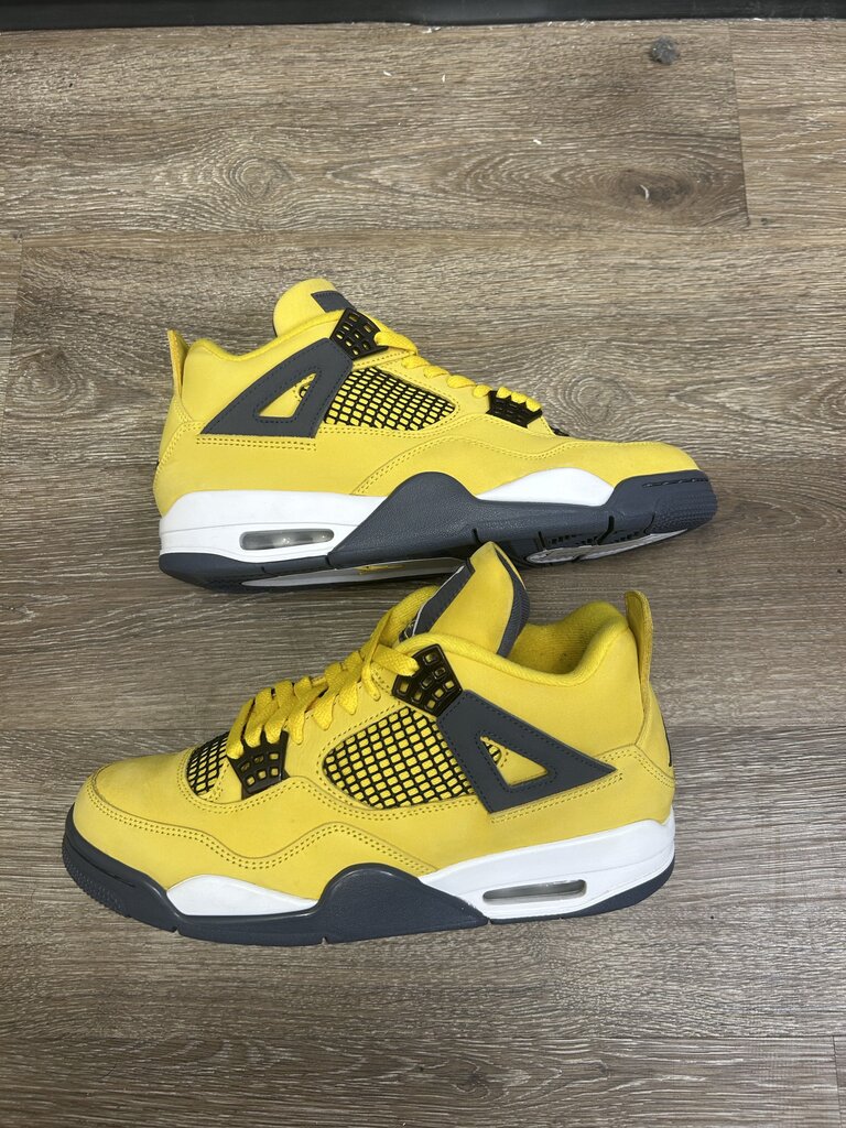 Preowned Jordan 4 Size 8.5