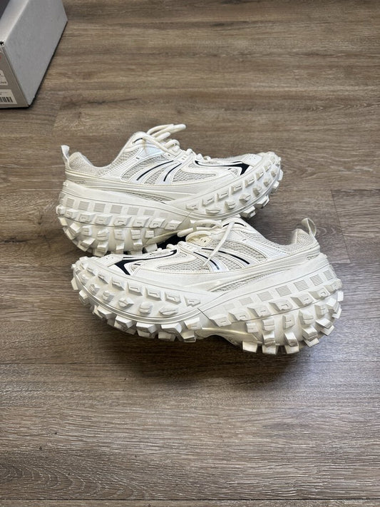 Preowned Balenciaga Defender White size 44 (no box)