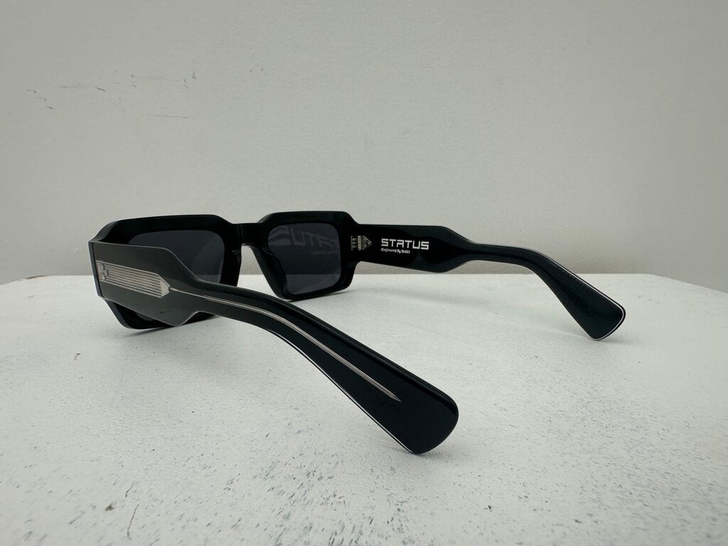 Status Black Frames