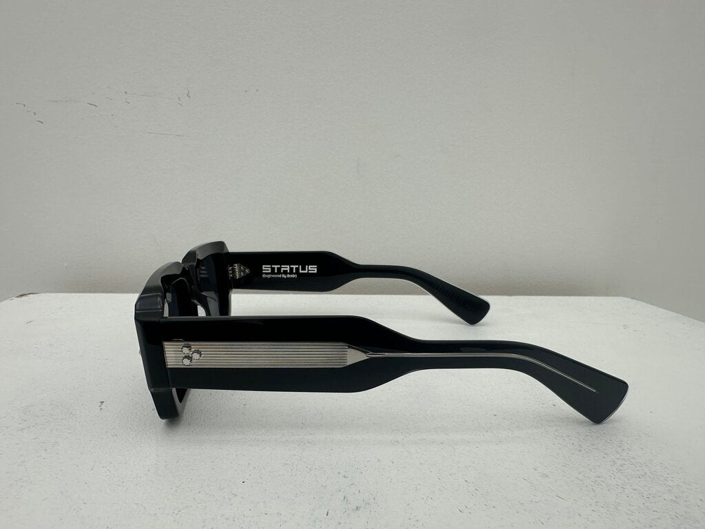 Status Black Frames