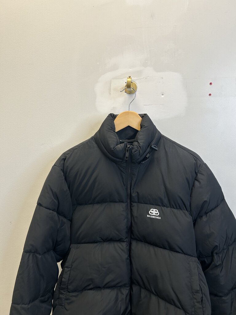 Preowned Balenciaga Black puffer Cropped Size S/M