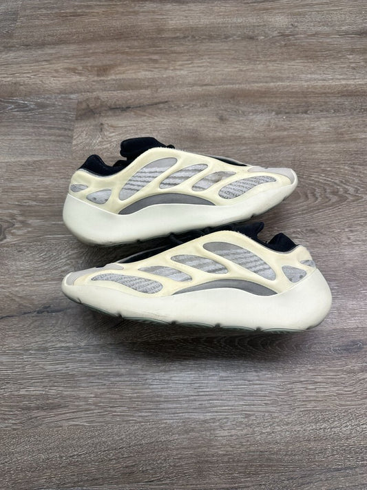 Preowned Yeezy 700 V3 Grey Cream Size 12 (No Box)