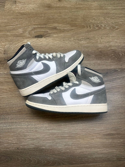 Preowned Jordan 1 Grey Suede Size 4Y