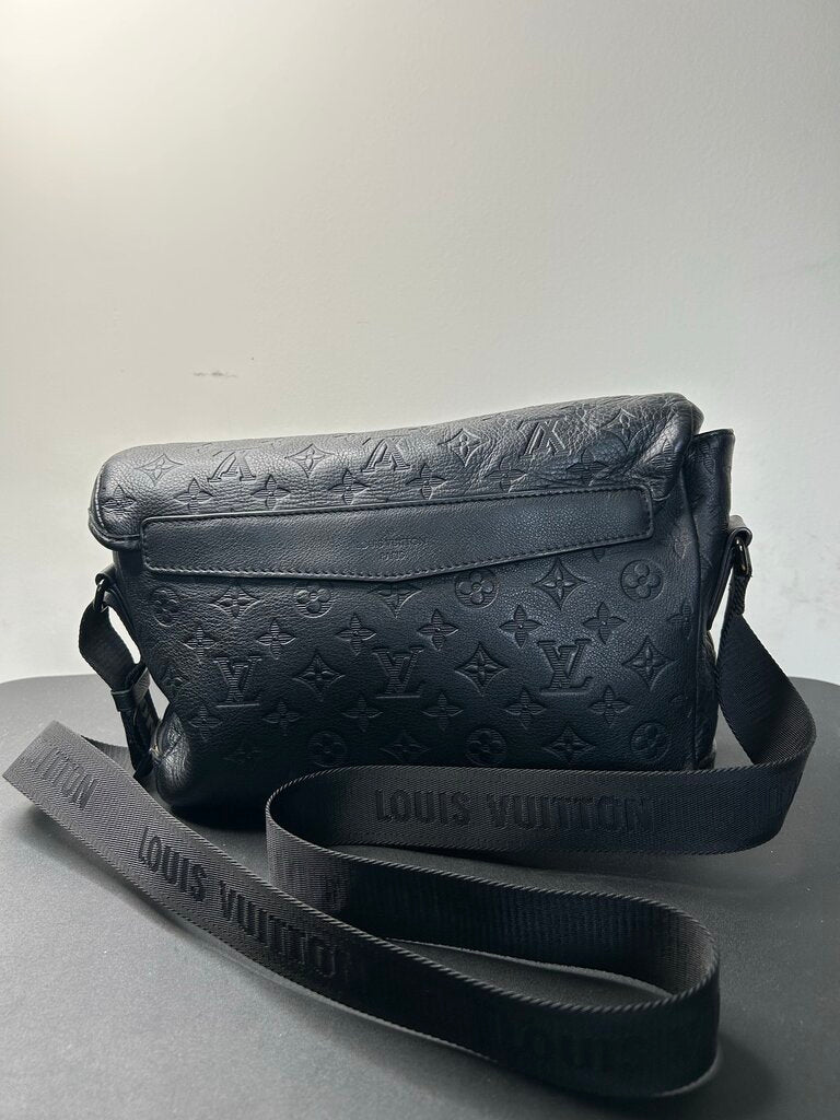 Preowned Louis Vuitton Black Voyager Messenger