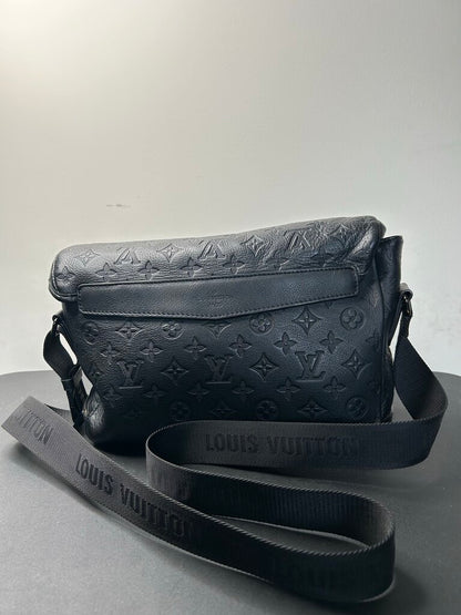 Preowned Louis Vuitton Black Voyager Messenger