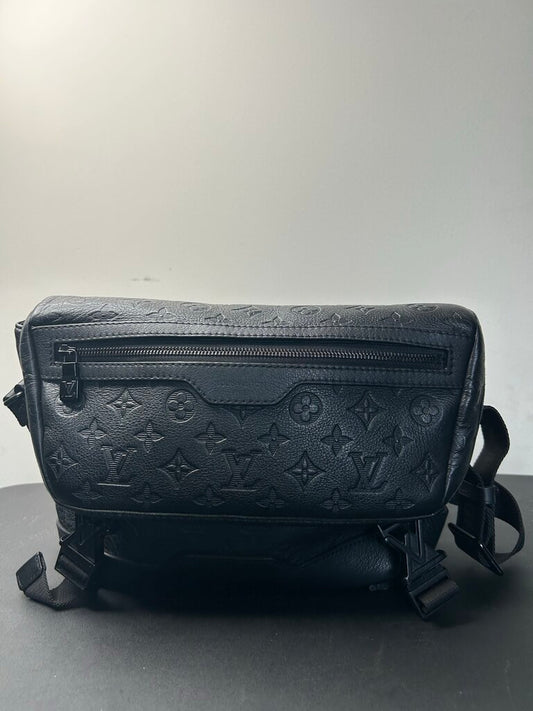 Preowned Louis Vuitton Black Voyager Messenger