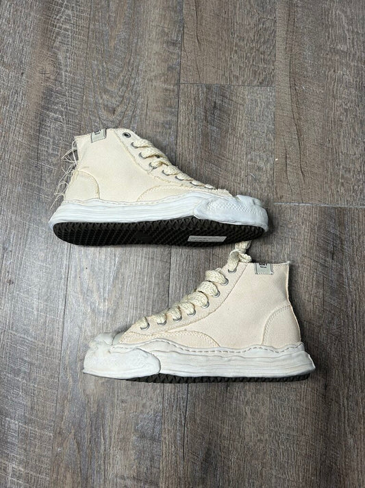 Preowned MMY Converse High Cream Size 41