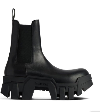 New Balenciaga Szcheeeyuh Size 44