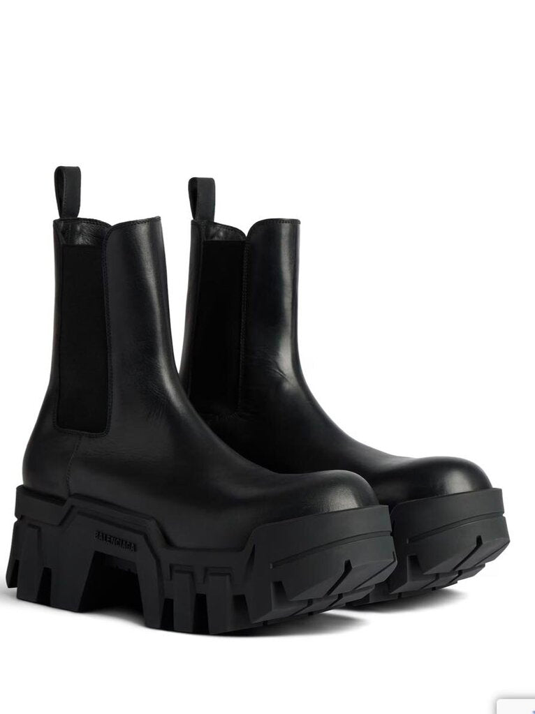 New Balenciaga Szcheeeyuh Size 44