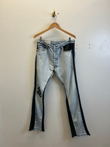 Preowned Gallery Dept. Lightwash Black G Patch Flare Denim Size 32