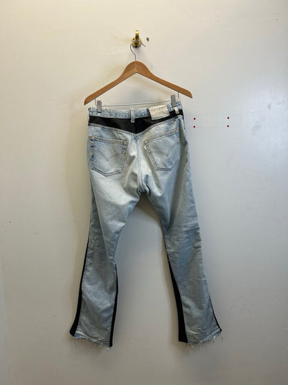 Preowned Gallery Dept. Lightwash Black G Patch Flare Denim Size 32