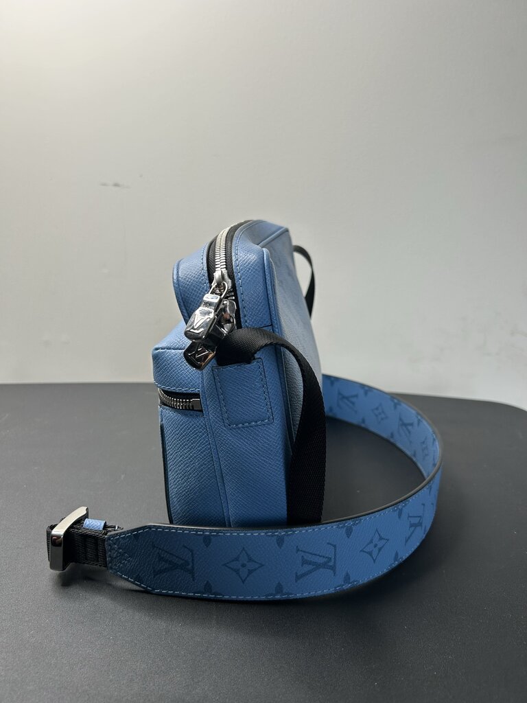 Preowned Louis Vuitton Baby Blue Monogram Messenger