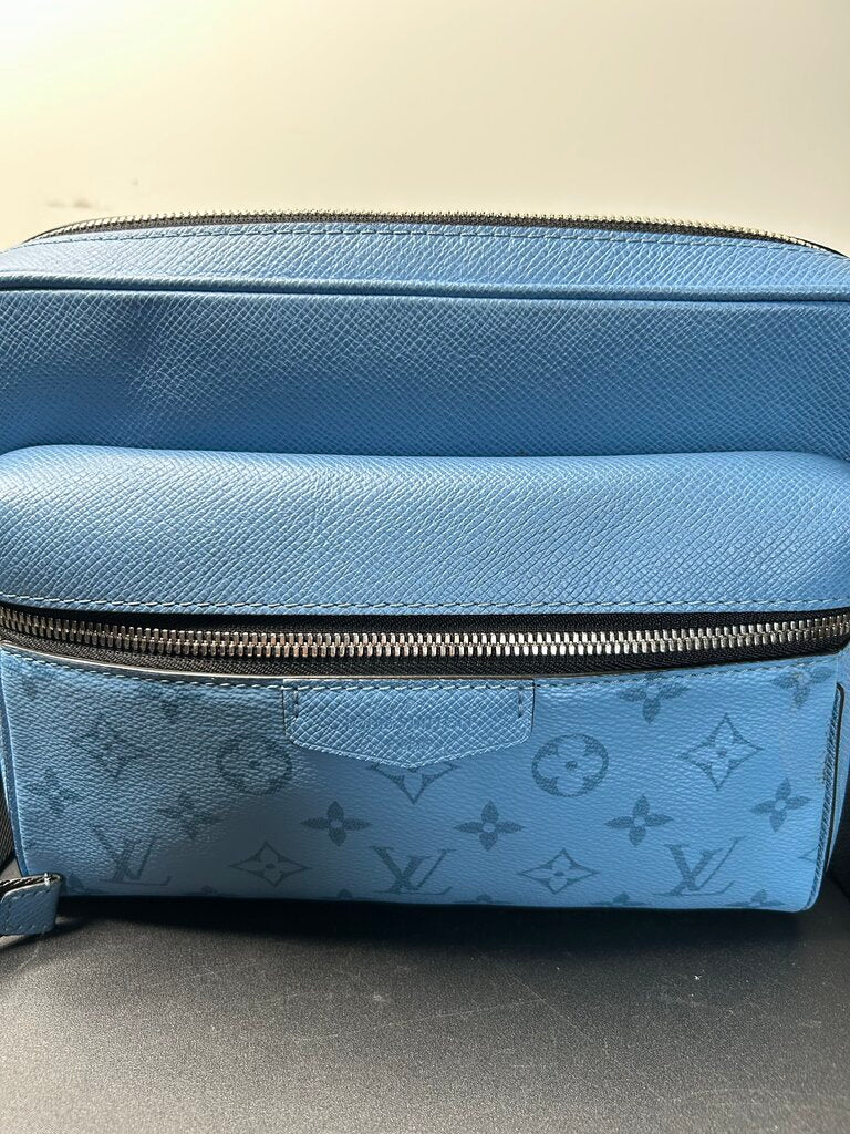 Preowned Louis Vuitton Baby Blue Monogram Messenger