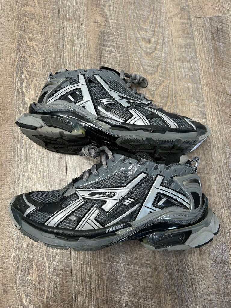 Preowned Balenciaga Grey Black Runner size 46
