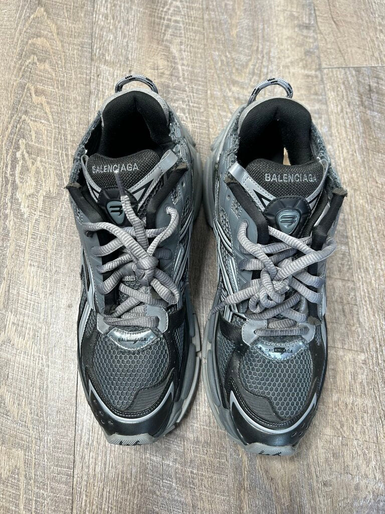 Preowned Balenciaga Grey Black Runner size 46
