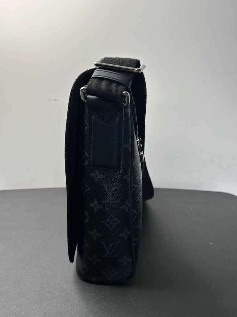 Preowned Louis Vuitton Monogram District Bag (PM)
