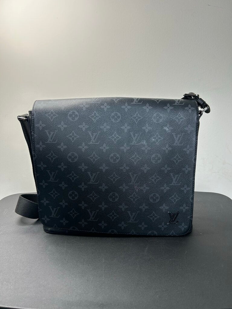Preowned Louis Vuitton Monogram District Bag (PM)