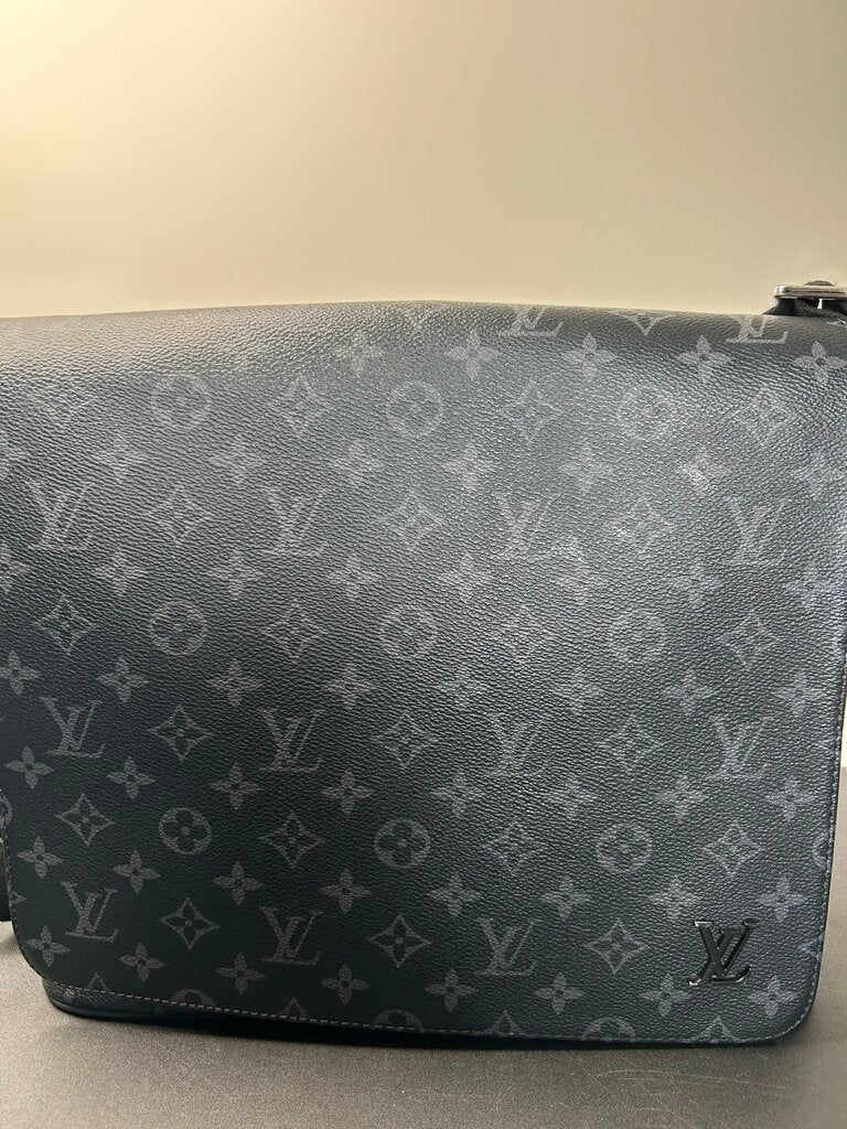 Preowned Louis Vuitton Monogram District Bag (PM)