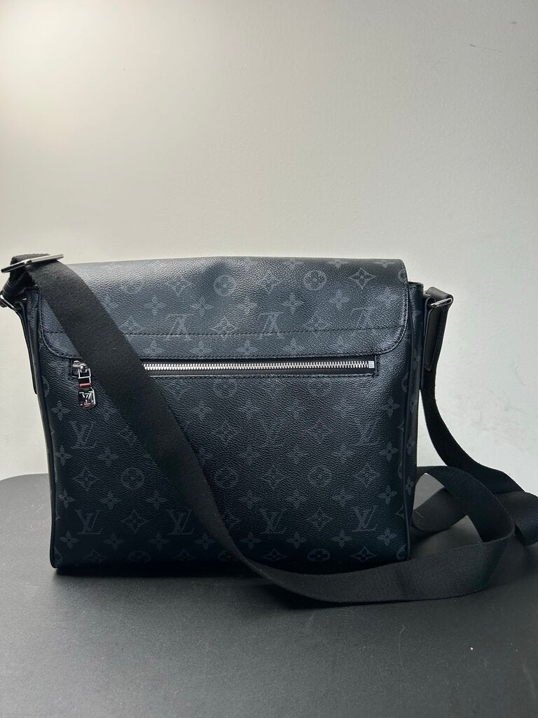 Preowned Louis Vuitton Monogram District Bag (PM)