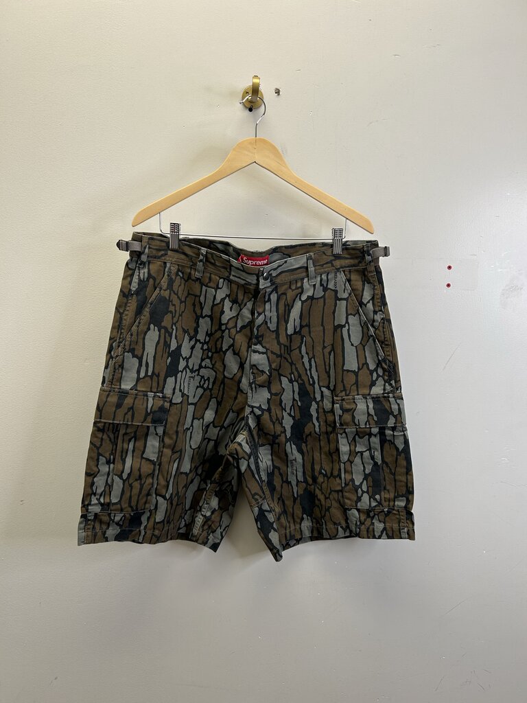 New Supreme Mossy Camo Shorts Sz.34