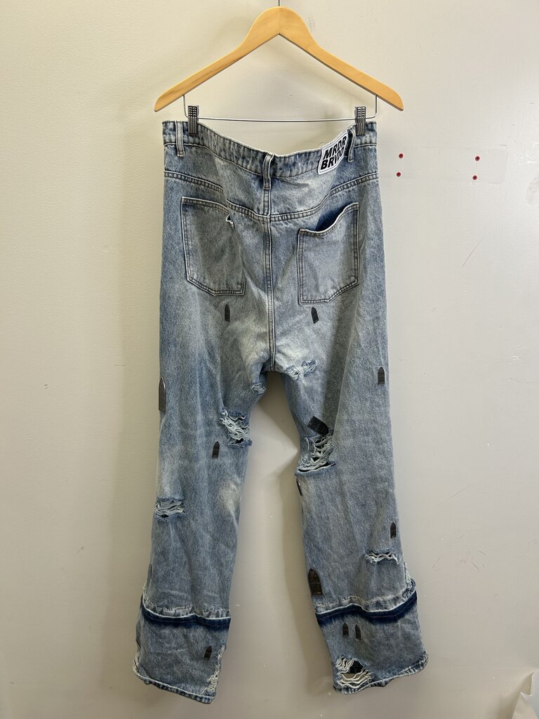 Preowned WDW Lightwash Pin Denim Size 38