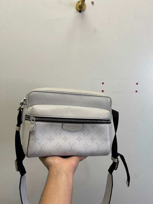 Preowned Cream LV Messenger Bag