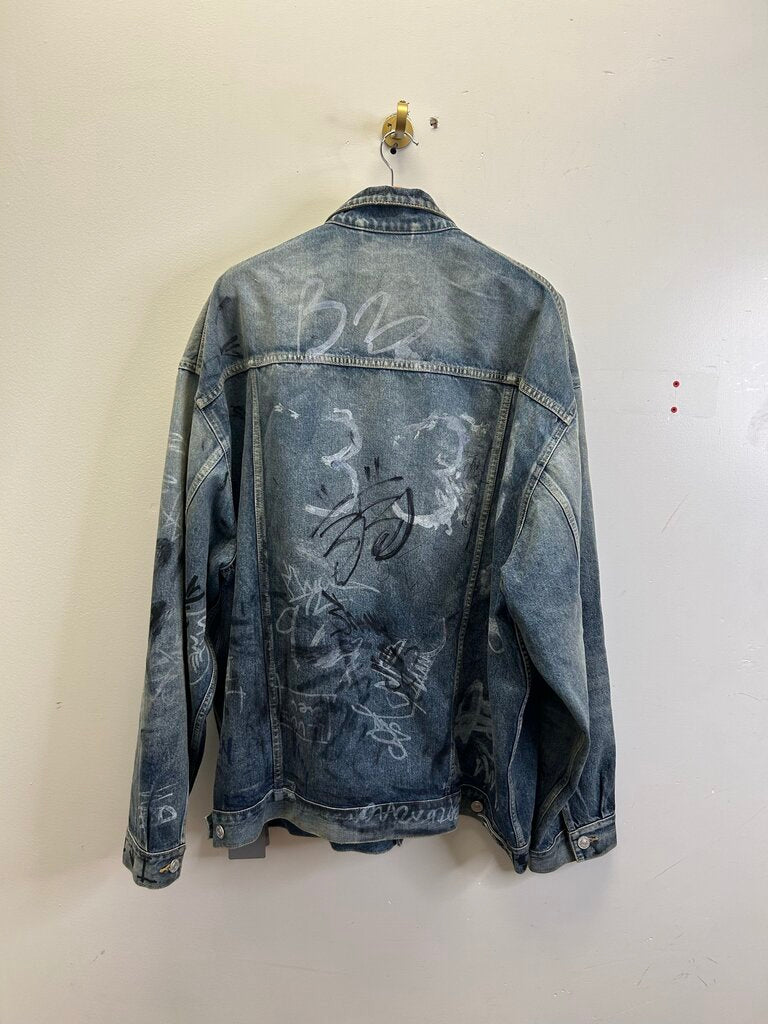 New Balenciaga Graffiti Lightwash Jacket Size 3 (2XL)
