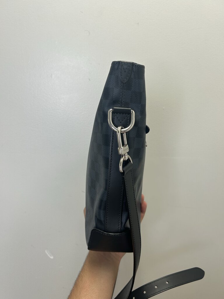 Preowned Louis Vuitton Messenger Blue Damier