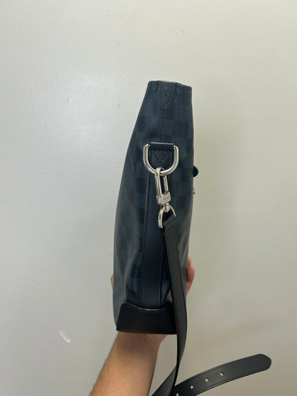 Preowned Louis Vuitton Messenger Blue Damier