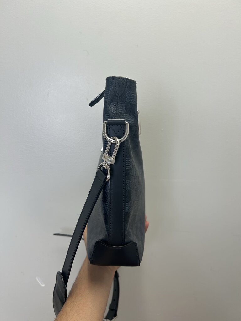 Preowned Louis Vuitton Messenger Blue Damier