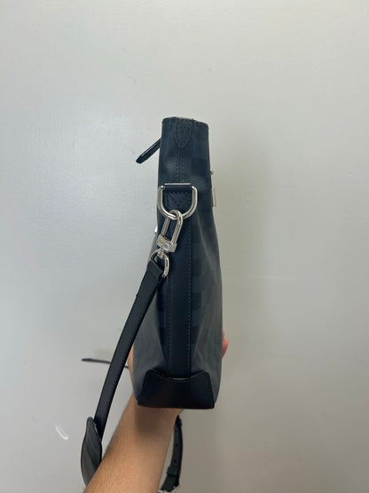 Preowned Louis Vuitton Messenger Blue Damier