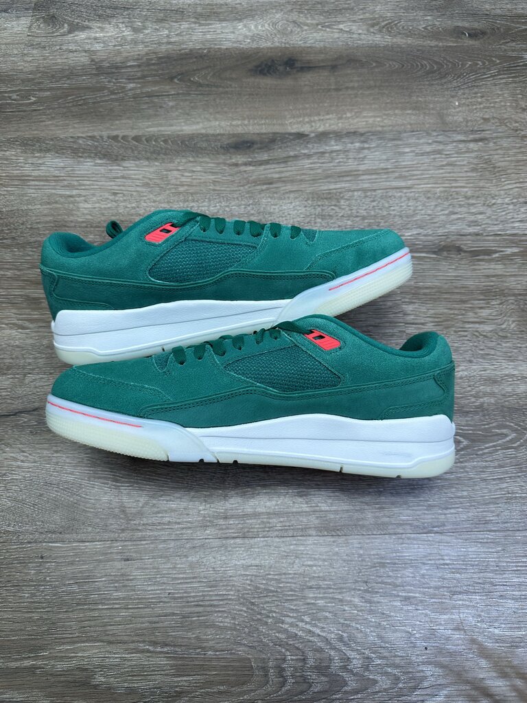New Jordan Flight Court Green Size 12.5